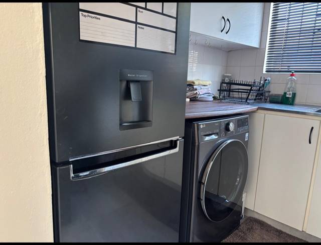 2 BEDROOM APARTMENT FOR SALE IN ESSENWOOD